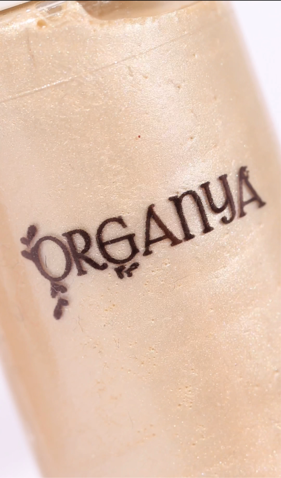 Body shimmer spray