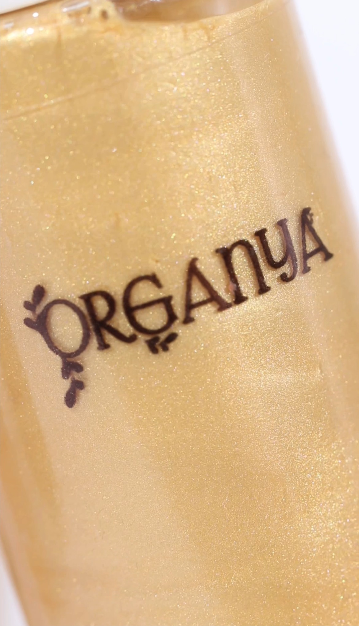 Body shimmer spray