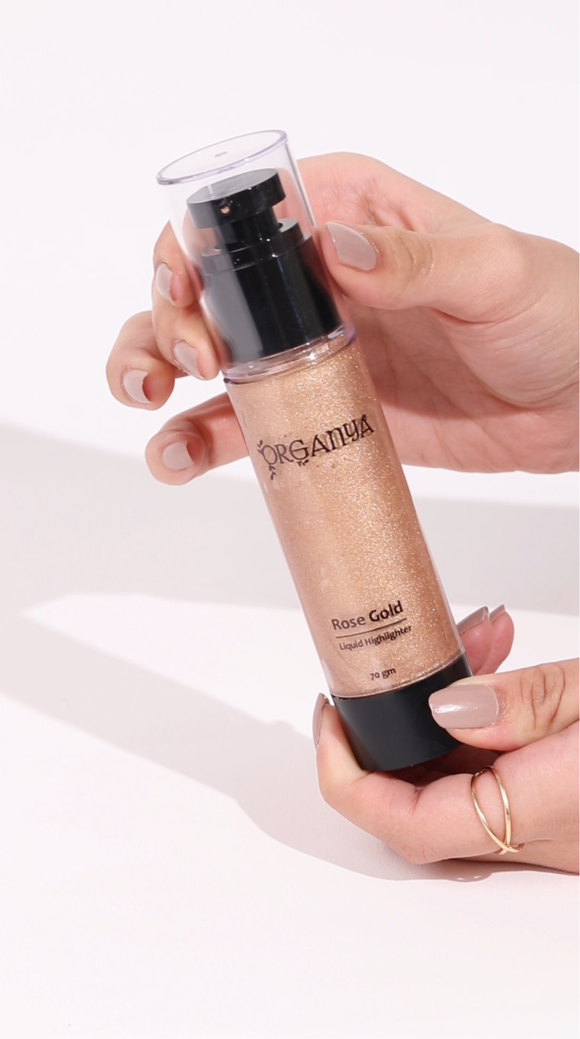 Liquid highlighter in rose gold